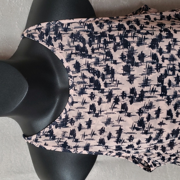 Banana Republic Pink & Navy Blue Double Layer Sleeveless Blouse SIZE: PETITE M - Picture 2 of 12